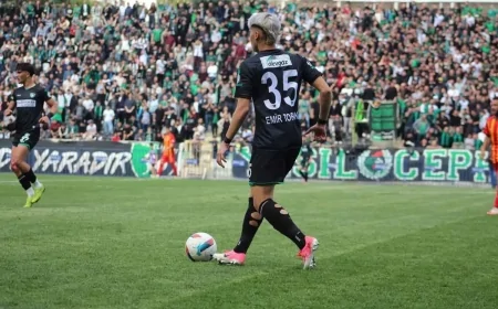 12 Bin Taraftar Küme Düşme Maçında Tribünleri Doldurdu
