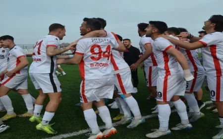 Denizli Futbolunda Tarihi Gün: Biri Düştü, Biri Şampiyon Oldu