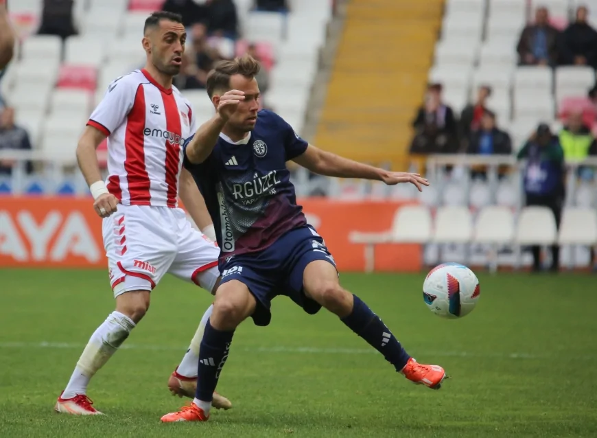 Küme Düşme Hattı Alev Aldı! Sivasspor’dan Hayati Galibiyet