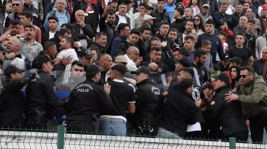 Şampiyonluk maçında büyük kavga: Polis sahaya girdi, 9 kırmızı kart çıktı
