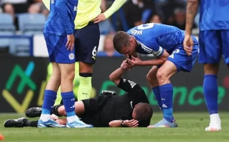 Premier Lig Tarihine Geçecek An: Hakem Düştü, Vardy Düdüğü Çaldı!