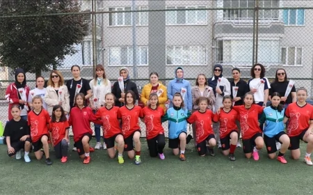Amasis Kadın Futbol Takımı’ndan Anneler Günü Sürprizi