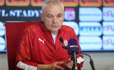 Rıza Çalımbay'dan Rey Manaj'a Tepki: "İyi Oyuncuysa Göstersin"