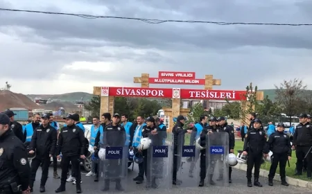 Sivasspor Taraftarından Tesis Önünde Sert Protesto!