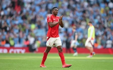 Taiwo Awoniyi Yapay Komadan Çıktı: Bağırsak Yırtılması Geçirdi