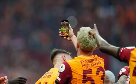 Barış Alper Yılmaz’dan Gol sonrası  selfie! Sarı kart gördü