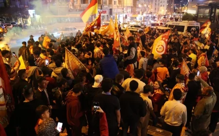 Galatasaray Şampiyon! Türkiye'nin dört bir yanında taraftarlar sokağa döküldü