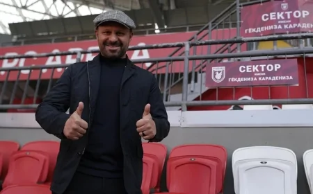 Gökdeniz Karadeniz’in Adı Kazan’da Tribüne Verildi