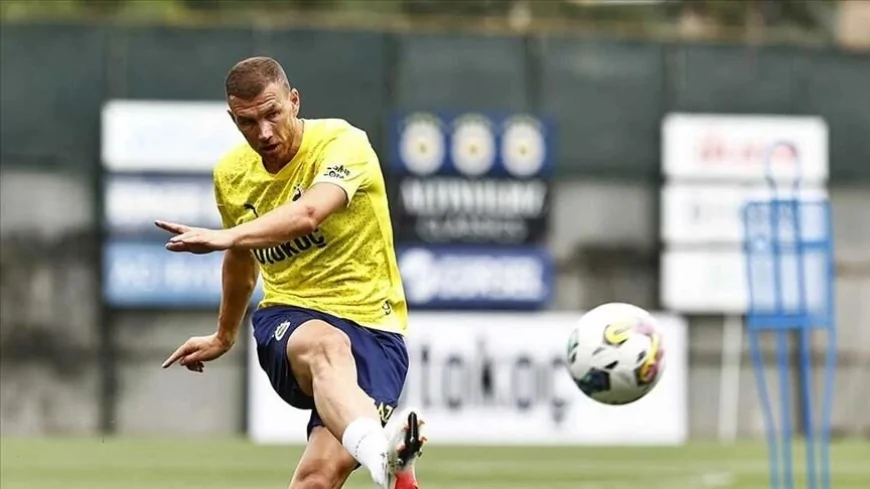 Cesc Fabregas, Fenerbahçe'nin Golcüsü Edin Dzeko'yu İstiyor