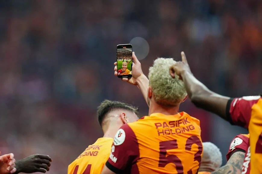 Barış Alper Yılmaz’dan Gol sonrası  selfie! Sarı kart gördü