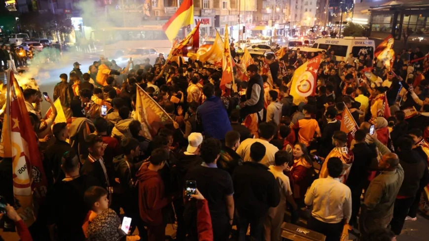 Galatasaray Şampiyon! Türkiye'nin dört bir yanında taraftarlar sokağa döküldü