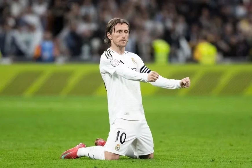 Luka Modric Real Madrid'e Veda Ediyor