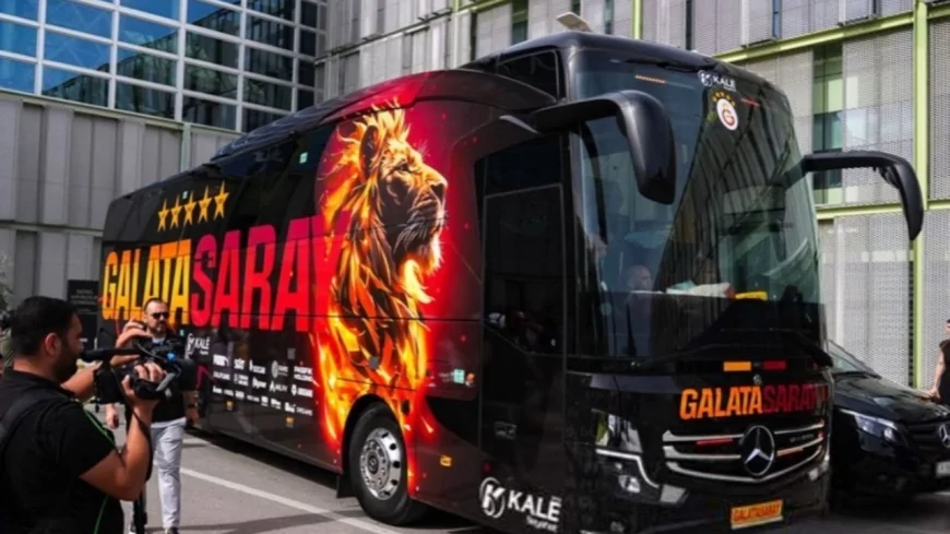 Galatasaray'ın Takım Otobüsüne İzmir'de Taşlı Saldırı
