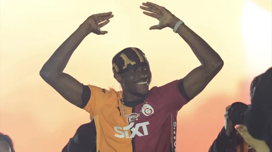 Victor Osimhen'den Galatasaray'ın şampiyonluk kutlamalarında transfer açıklaması