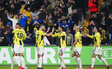 Fenerbahçe’de Ayrılıklar Sürüyor: Dzeko ve Tadic’ten Sonra 3 Futbolcu Daha Veda Ediyor
