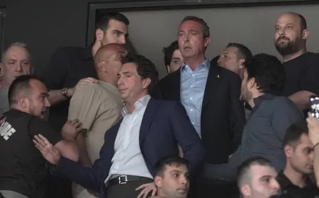 Beşiktaş-Fenerbahçe Derbisinde Gerginlik: Ali Koç Tribünde Zor Anlar Yaşadı