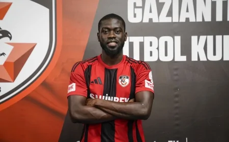 Iğdır FK eski Galatasaraylı Badou Ndiaye ile görüşüyor