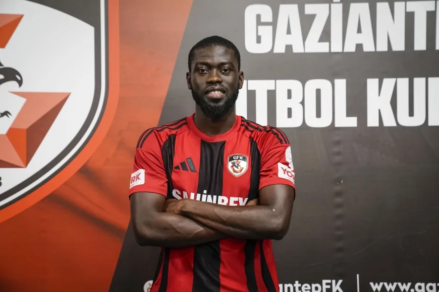Iğdır FK eski Galatasaraylı Badou Ndiaye ile görüşüyor