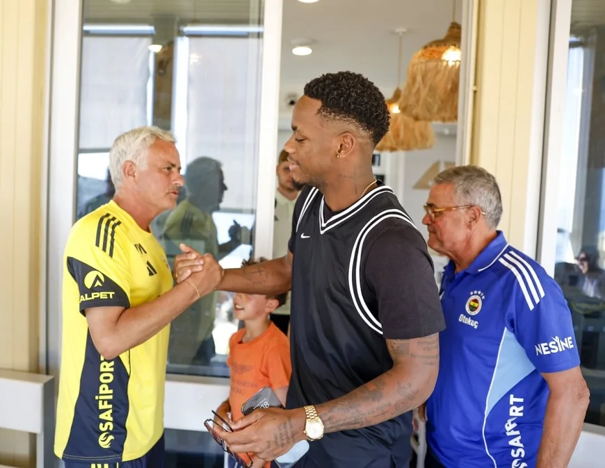 Fenerbahçe'nin yeni transferi Jhon Duran transferinin nasıl geliştiğini açıkladı