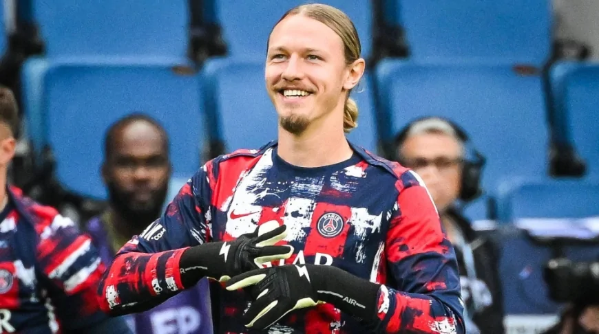 Paris Saint Germain Matvey Safonov'u Galatasaray'a önerdi