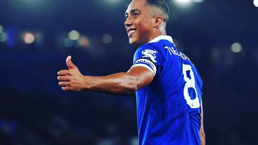 Fenerbahçe Youri Tielemans için resmi teklif yaptı