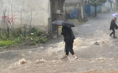 Marmaris'te Sağanak Yağış Hayatı Felç Etti