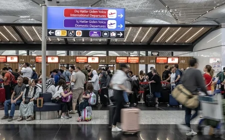Letonya'dan Rus Vatandaşlarına Uyarı: 49 Saat İçinde Ülkeyi Terk Edin