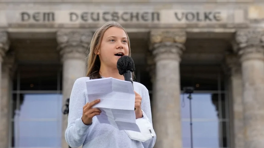 Greta Thunberg Sınır Dışı Edildi! Tek Tip Kıyafet Detayı