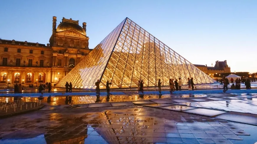 Louvre Müzesi Soyuldu! Fransa Alarmda