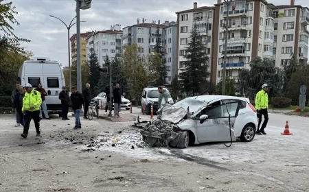 Eskişehirde Kamyonla Çarpışarak Hayatını Kaybeden Otomobil Sürücüsü