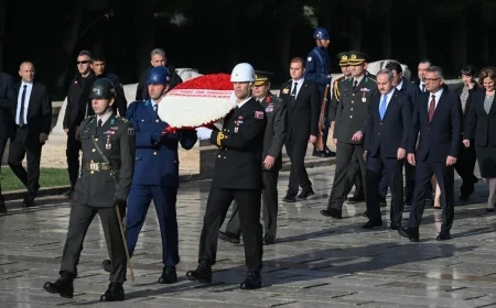 KKTC Cumhurbaşkanı Erhürman, Anıtkabiri ziyaret ederek saygı duruşunda bulundu.