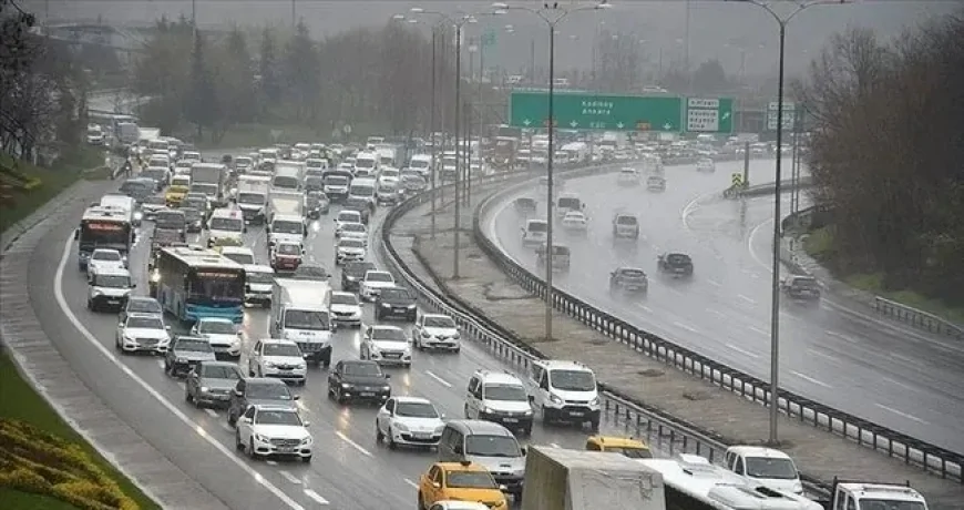 AKOM'dan Sağanak Uyarısı: Yağmur Başladı Trafik Durma Noktasında