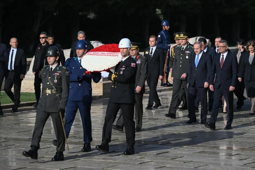 KKTC Cumhurbaşkanı Erhürman, Anıtkabir’i Ziyaret Etti: Saygı Duruşu ve Anma Töreni Gerçekleşti