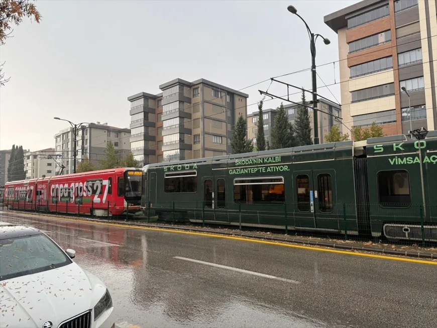 Gaziantepte tramvaya yıldırım düştü