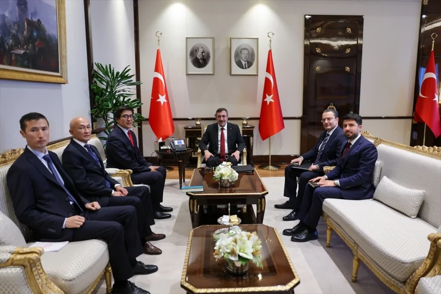 Cumhurbaşkanı Yardımcısı Yılmaz, Kırgız Bakanlar Kurulu Başkan Yardımcısı Baysalov ile bir araya...