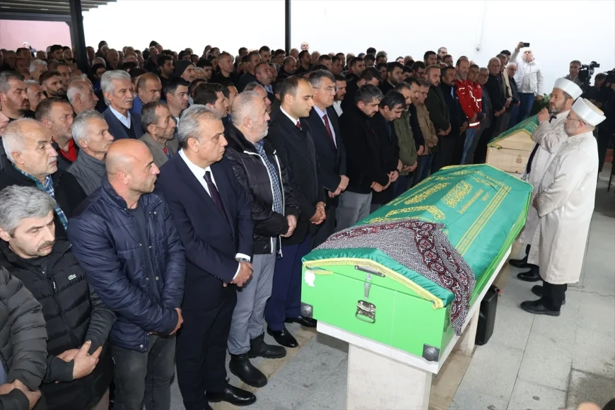 Kastamonuda kaybolduktan 9 gün sonra ölü bulunan anne ve oğlunun cenazesi defnedildi