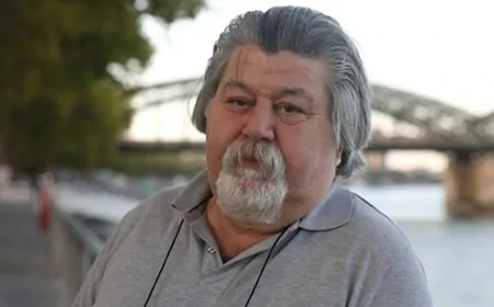 Ahmet Nesin kimdir? kaç yaşında, evli mi, eşi kim? Aziz Nesin'in oğlu Ahmet Nesin'in hayatı ve kariyeri