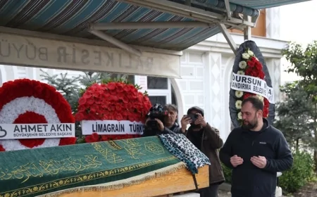 Balıkesir'de gölette ölü bulunan Elif Kumal'ın cenazesi Bandırma'da defnedildi