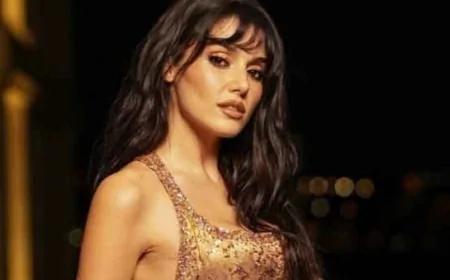 Hande Erçel'in Stil Yolculuğu: Riyad Daveti ve ELLE Style Awards Kıyafet Tercihleri Riyad'da düzenlenen davette ne giydi?