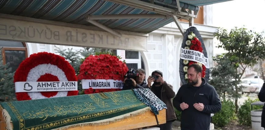 Balıkesir'de gölette ölü bulunan Elif Kumal'ın cenazesi Bandırma'da defnedildi