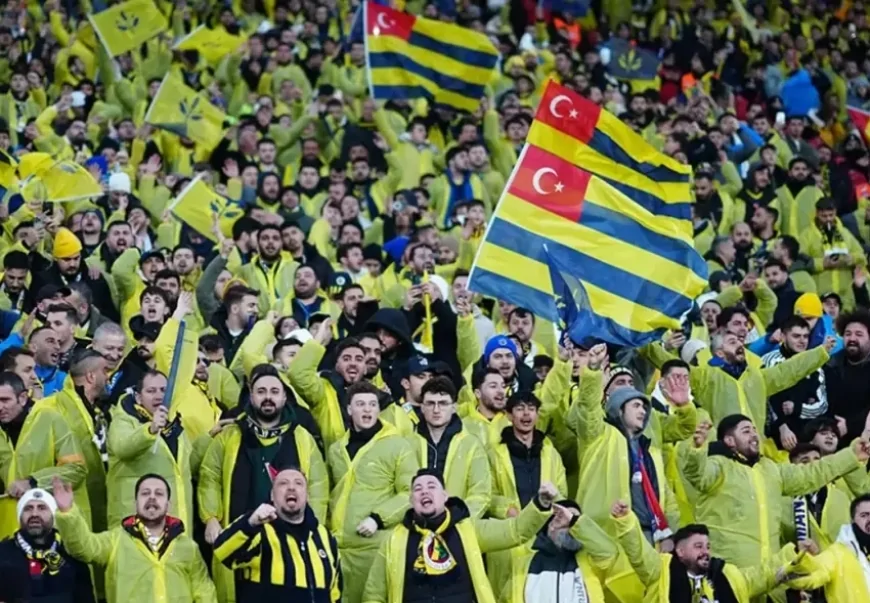 Fenerbahçe'nin Süper Kupa Yağmurlukları Satışa Çıktı: İşte Fiyatı!