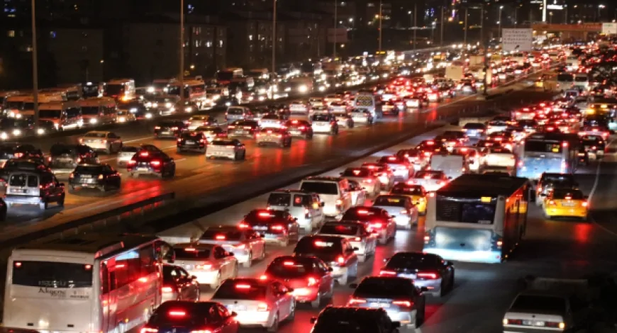 SON DAKİKA! İstanbul'da trafik var mı? 15 Ocak hangi ilçelerde trafik var, hangi yollar kapalı? Son durum nedir?