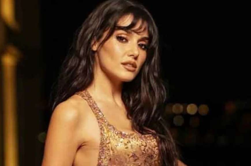 Hande Erçel'in Stil Yolculuğu: Riyad Daveti ve ELLE Style Awards Kıyafet Tercihleri Riyad'da düzenlenen davette ne giydi?