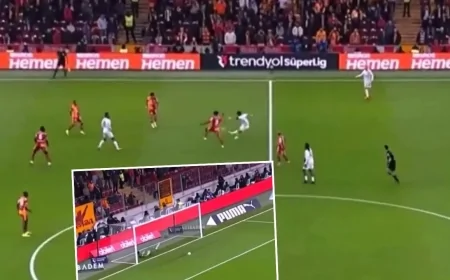 Ui-jo Hwang Orta Sahadan Uğurcan Çakır'ı Neredeyse Avlıyordu
