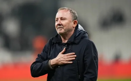 Sergen Yalçın'ın Derbi Planı Netleşti: İşte Beşiktaş'ın Galatasaray Maçı Muhtemel 11'i
