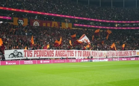 Galatasaray - Başakşehir Maçında Lucas Torreira'ya Duygusal Pankart