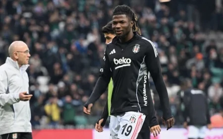 Beşiktaşlı El Bilal Toure'den Olay Paylaşım: "Antrenör Gibi Davranan O Aptallar Gibi Olmayın"