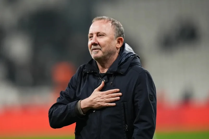 Sergen Yalçın'ın Derbi Planı Netleşti: İşte Beşiktaş'ın Galatasaray Maçı Muhtemel 11'i