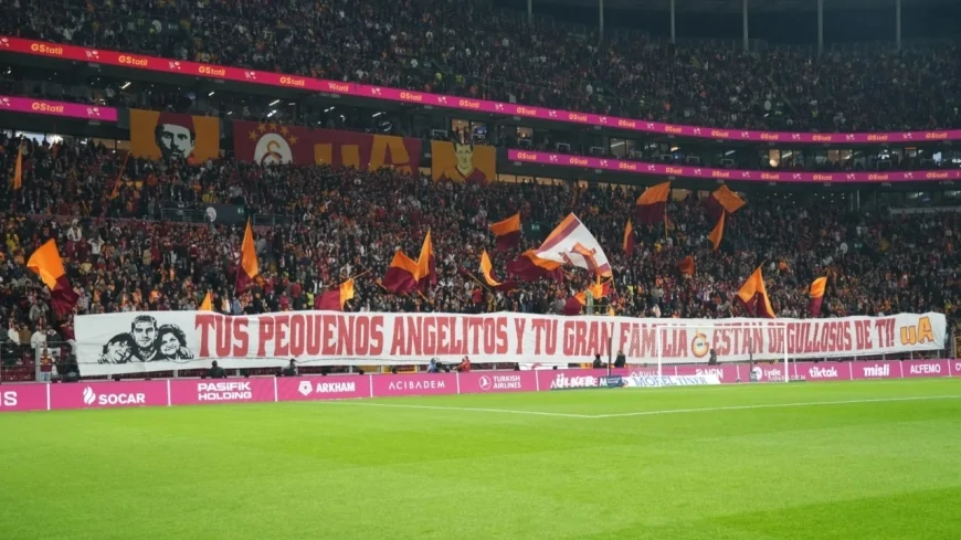 Galatasaray - Başakşehir Maçında Lucas Torreira'ya Duygusal Pankart