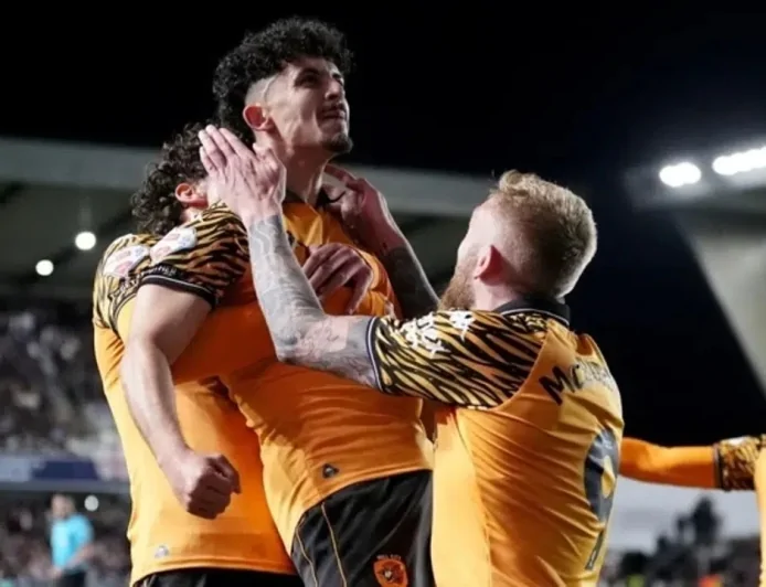 Acun Ilıcıla'nın takımı Hull City'den tarihi başarı! Premier Lig'e yükseldiler!